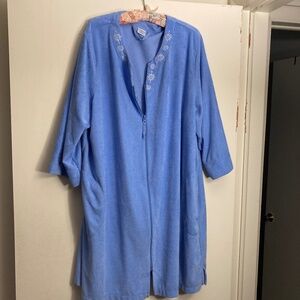 NWOT Zip Front Bathrobe